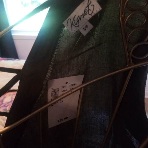 V-neck Crisscross Back Tank - Picture 3 of 3